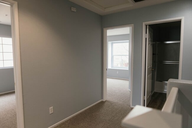 Building Photo - 1605 Snow Ave