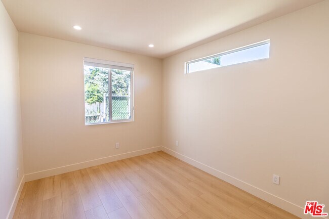 Building Photo - 821 S Muirfield Rd