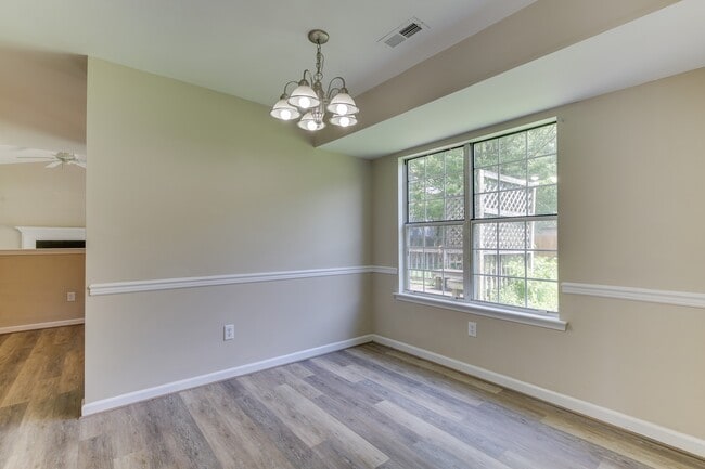 Building Photo - 732 Galahad Dr