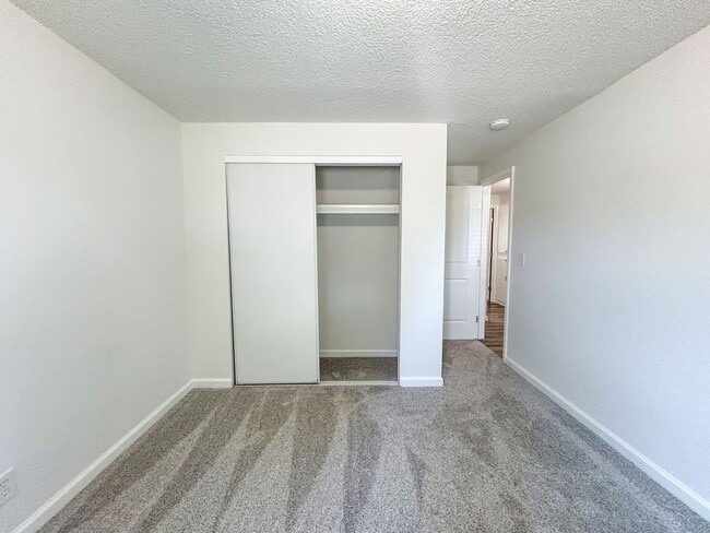 Building Photo - 1488 Warbler Dr SE