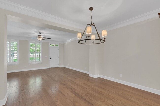 Building Photo - Charming Townhome in the Heart of Berry Fa...