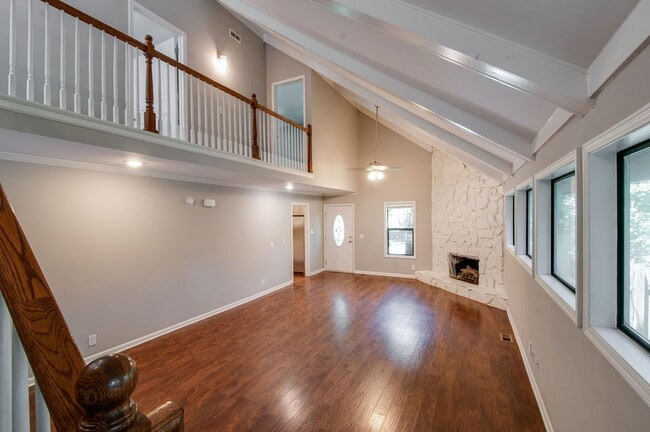 Building Photo - 625 Mercer Dr