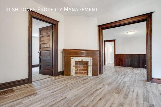 Building Photo - 935 Niagara St