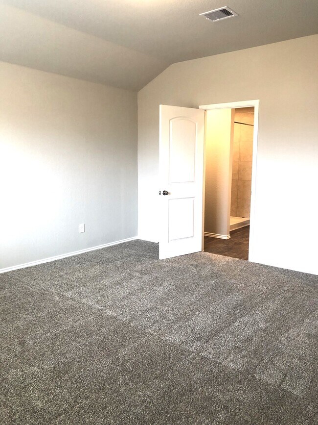 Building Photo - 21422 Chester Cliff Ln