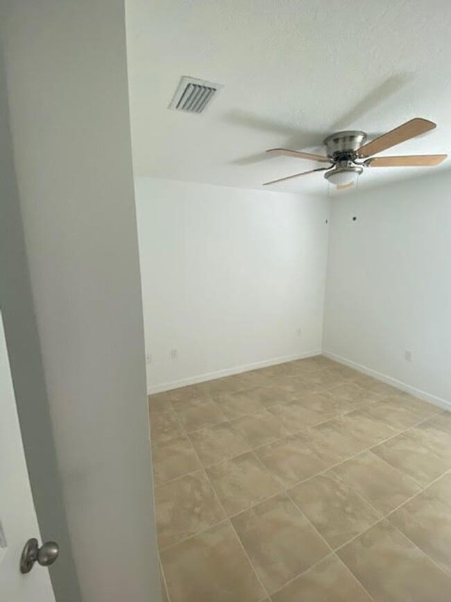 Building Photo - 27 Pony Ln