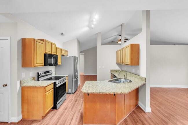 Building Photo - 3BR/2BA Home in Tyger Pointe with Bonus Room & Fenced Yard!