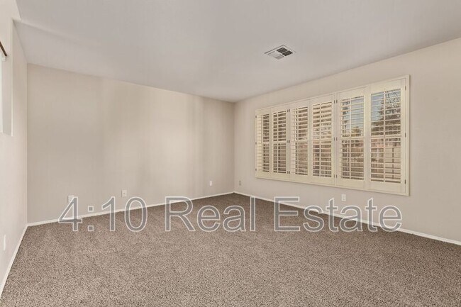 Building Photo - 1678 S Ash Dr