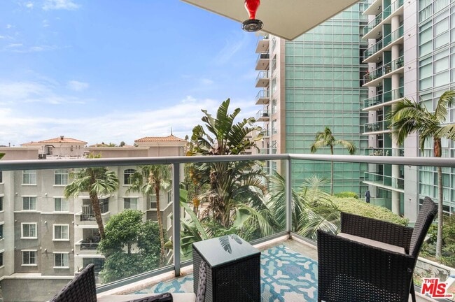 Building Photo - 13700 Marina Pointe Dr