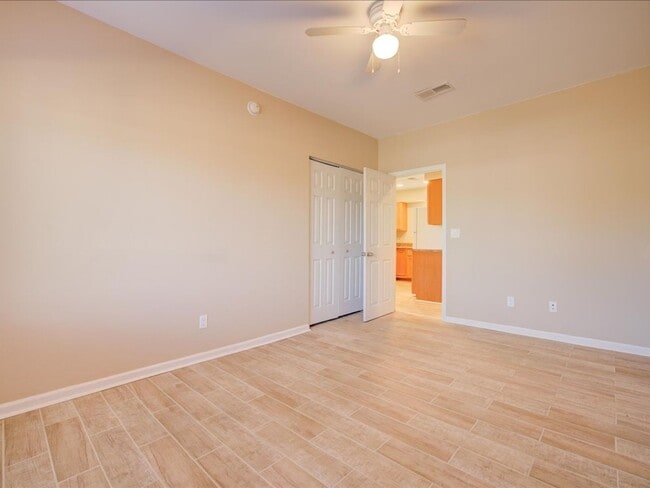 Building Photo - 1421 N Louis Ave