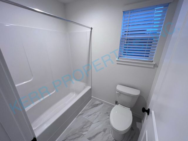 Building Photo - FREE RENT! Spacious 4-Bedroom Home in Happ...