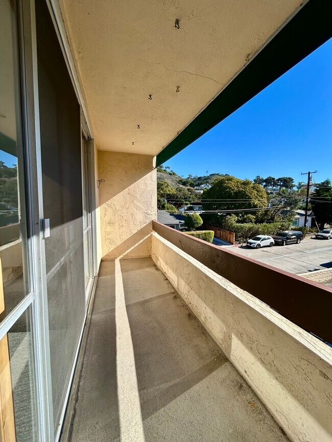 Building Photo - Prime 2 Bed, 2 Bath in La Jolla!