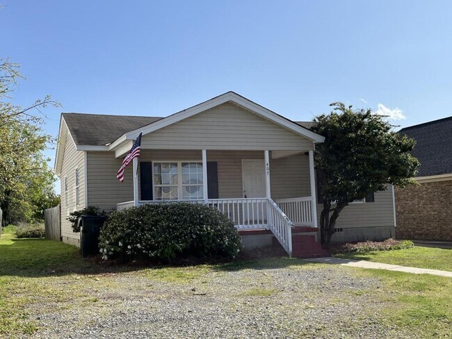 Primary Photo - 407 16th Street E
