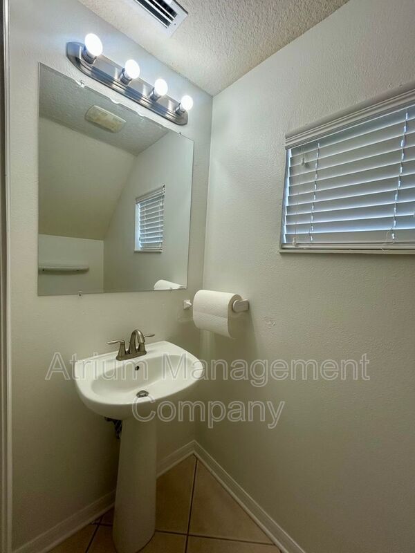 Building Photo - 12805 Avelar Manor Pl