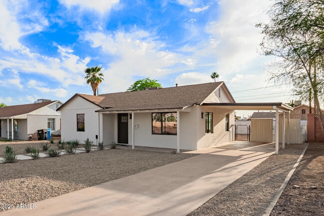 Building Photo - 9042 N 3rd Ave