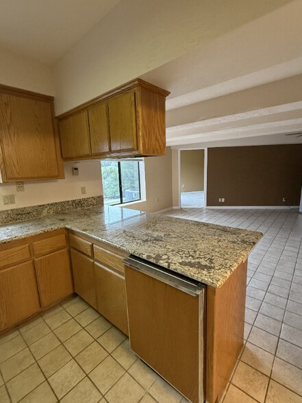 Building Photo - 13114 Polvera Ave