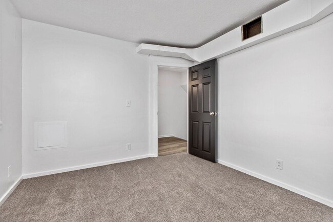 Building Photo - Charming 2-bedroom, 1-bathroom townhouse l...