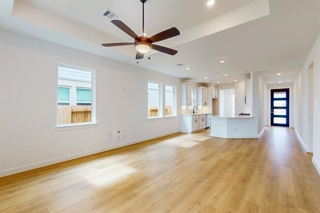 Building Photo - 9510 Dearborn Creek Dr