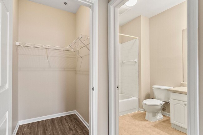 Building Photo - Nice 1 Bed 1 Bath at Capstone Quarters! Available Fall 2026!
