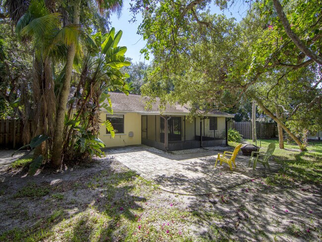 Building Photo - 915 Marigold Ln