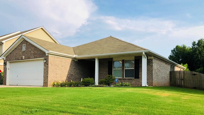 Building Photo - ~~~~~~ BEAUTIFUL ALL BRICK HOME ~~~~~~ Immaculate Covenant Neighborhood, Madison AL