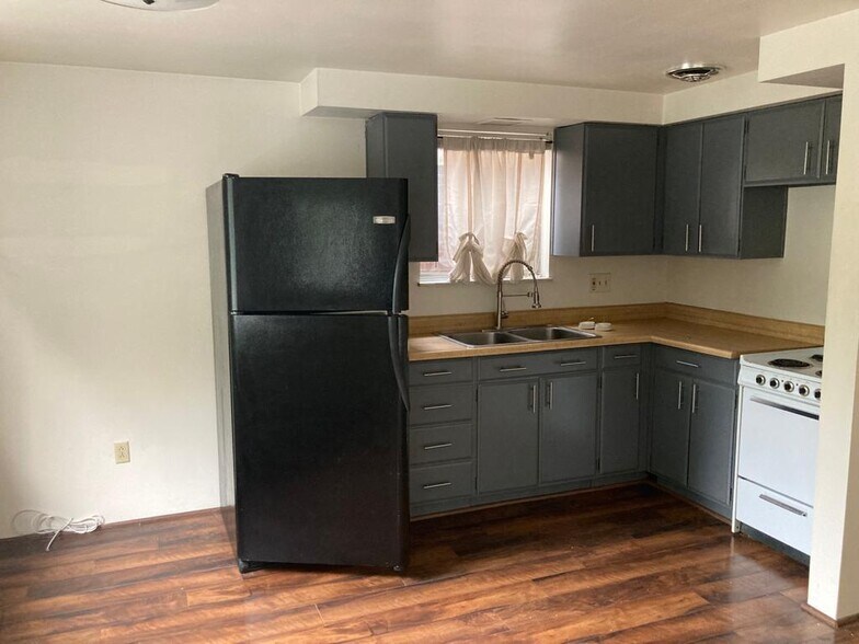 Building Photo - 50 Maplewood St