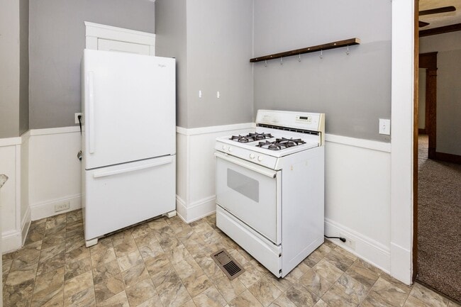 Building Photo - 3102 Montclair Ave