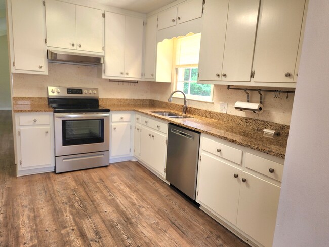 Building Photo - 1482 Wesley Dr