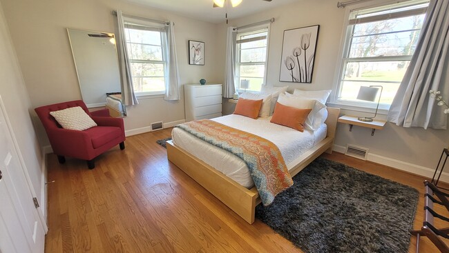 furnished bedrooms - 7109 Peachtree Rd