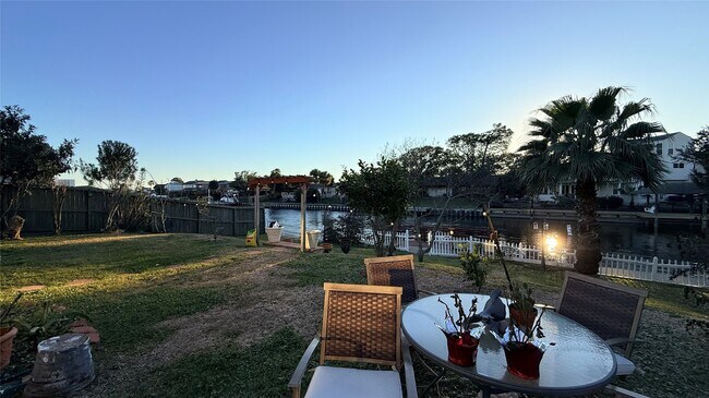 Building Photo - 2417 Gerol Dr