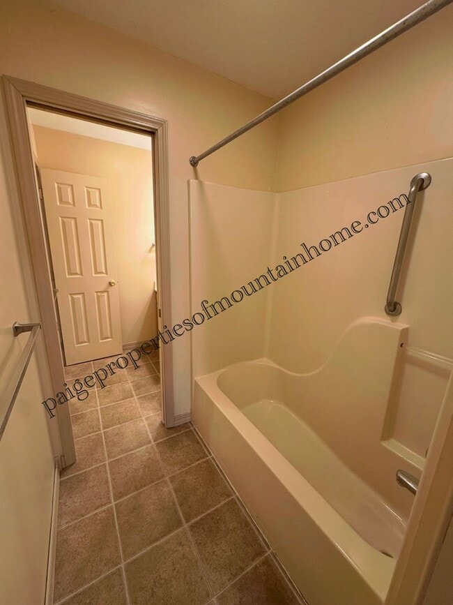 Building Photo - 1218/1220 Ridgecrest