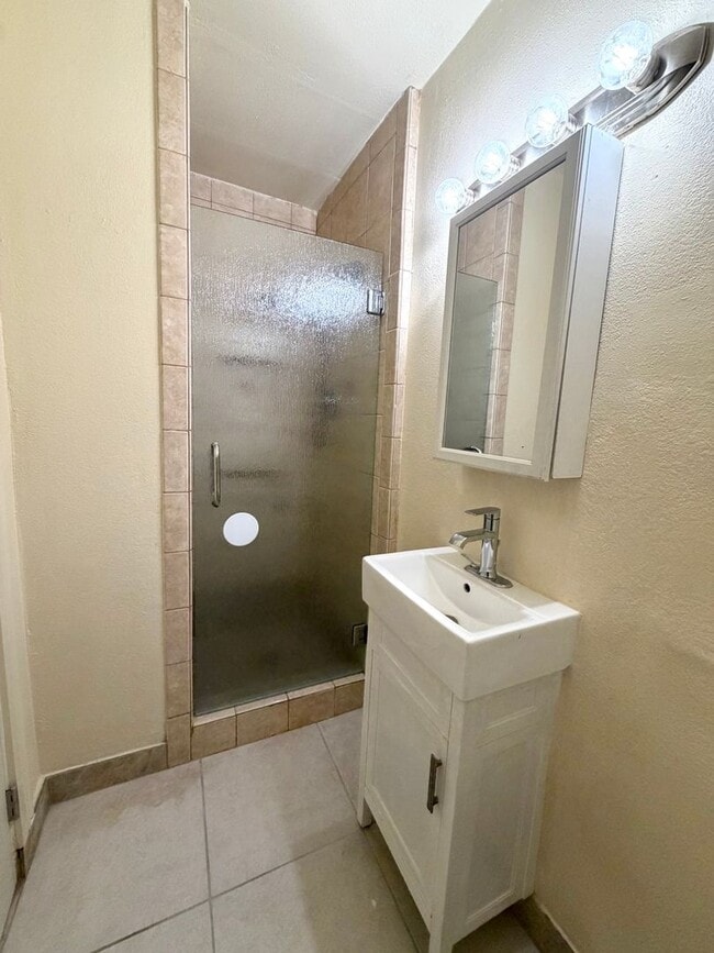 Building Photo - 6614 Tamarisk Ave