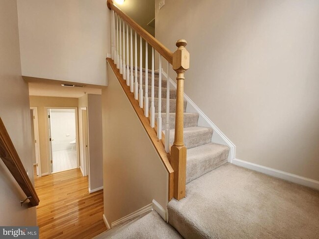 Building Photo - 813 Royal Crescent