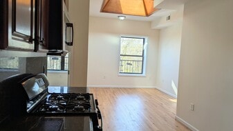 Building Photo - 215 Woodward St