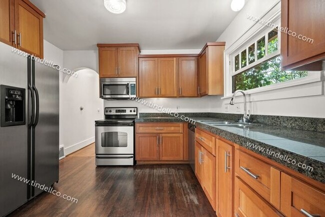 Building Photo - Modern Mediterranean 2 Bed/2 Bath with plenty of space - Pet Friendly!