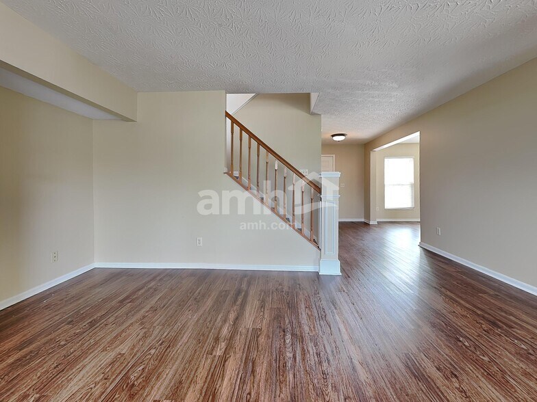 Building Photo - 1231 Edgebrook Ct