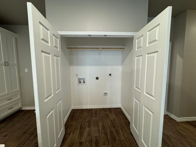 Building Photo - 5403 Rose Gdn Lp