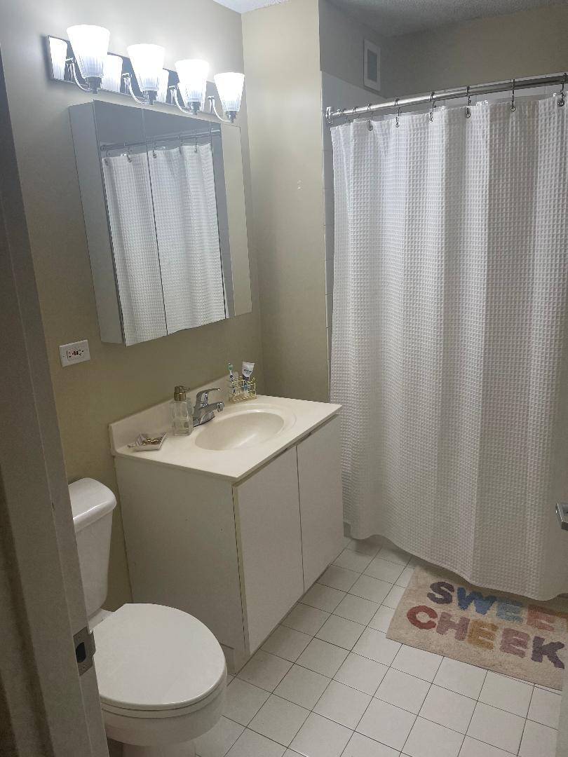 Building Photo - 2 E Erie St