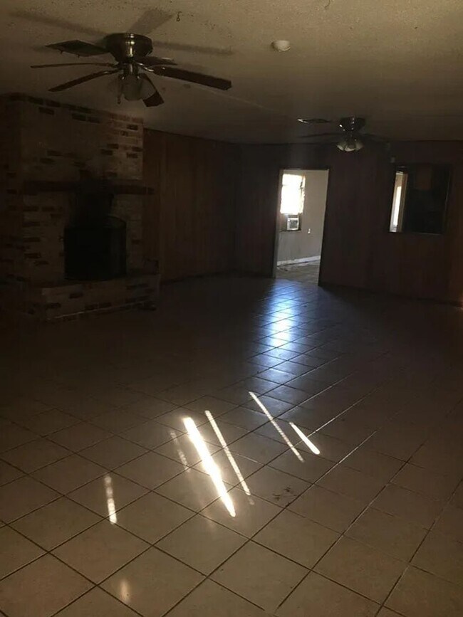 Building Photo - 3725 W Lynwood Dr