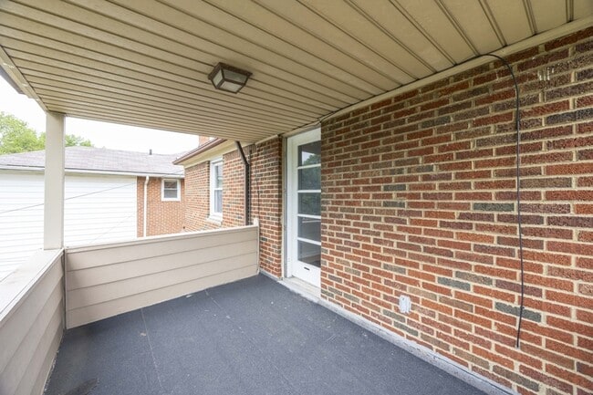 Building Photo - 2416 Warrensville Center Rd