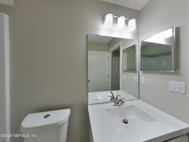 Building Photo - 1330 Summerbrook Dr