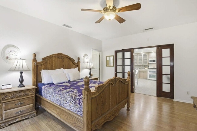 Building Photo - Charming 3BR Home with Bonus Room, Fireplace & Large Yard