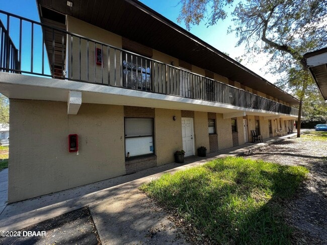 Building Photo - 304 Maple St