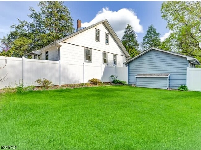 Building Photo - 213 4th Ave