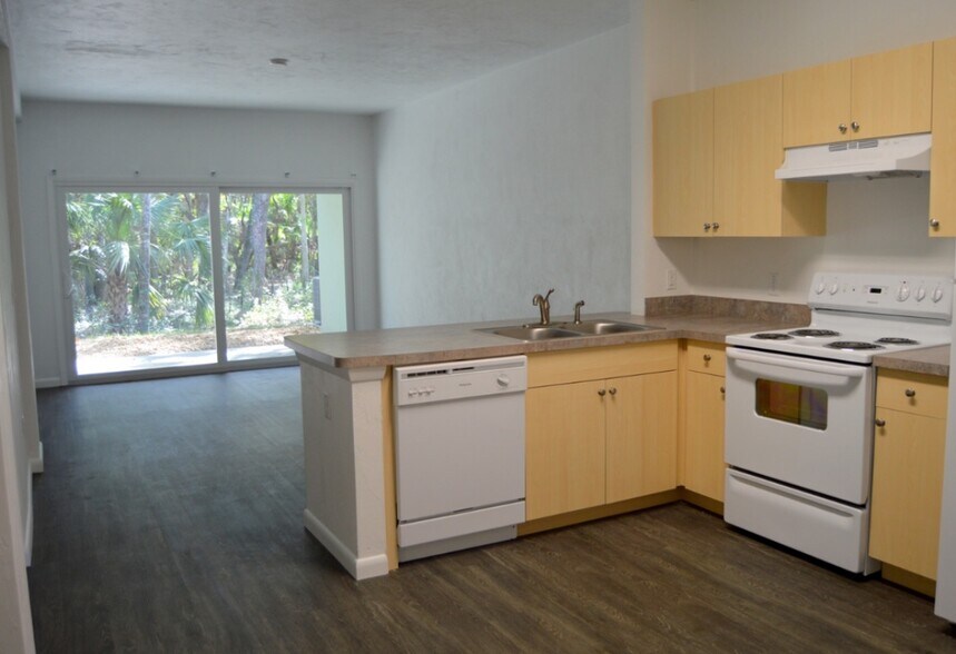 Building Photo - 1800 vics way