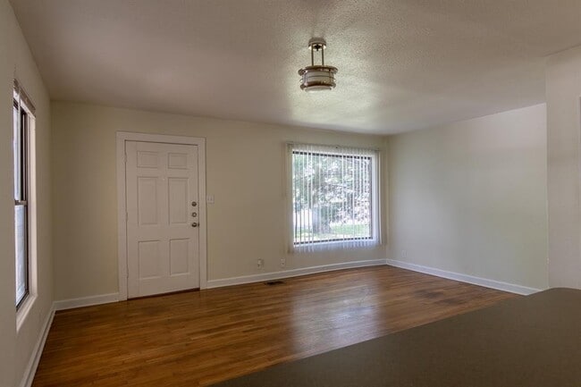 Building Photo - 5514 Grover Ave