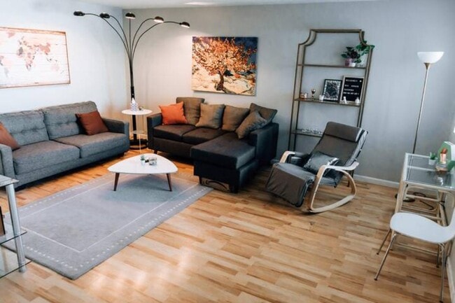 Building Photo - 1702 W Tuckey Ln