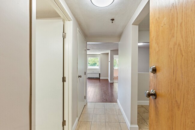 Building Photo - 200 Cove Way