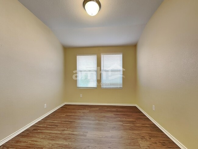 Building Photo - 106 Robin Ln