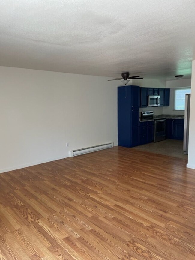 Building Photo - Newly Remodeled Two Bedroom with Washer & Dryer
