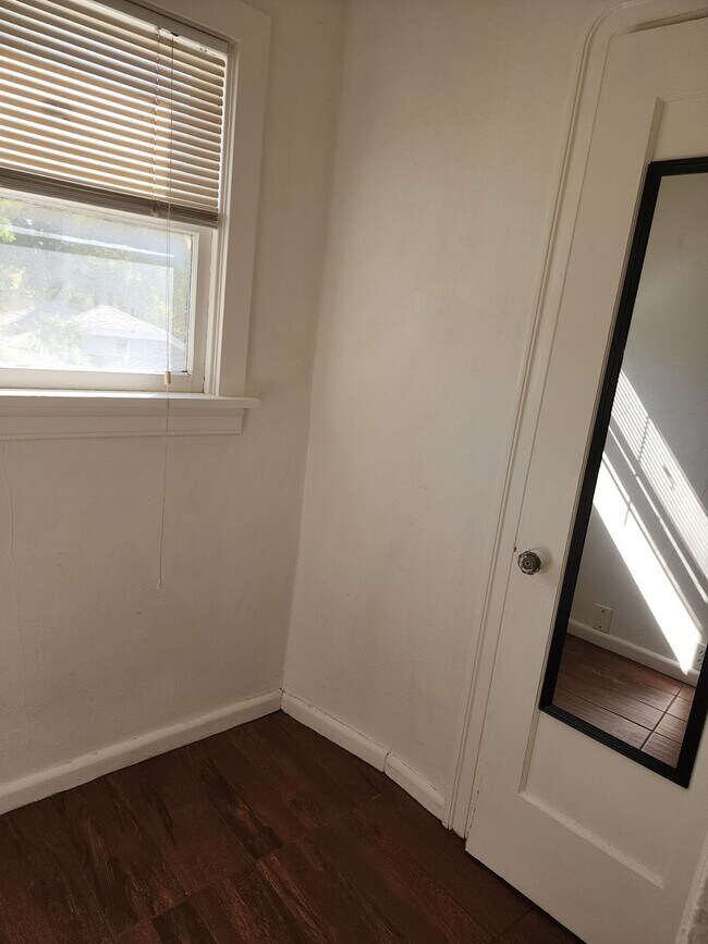 Building Photo - M508LA  ( Placement only property)
